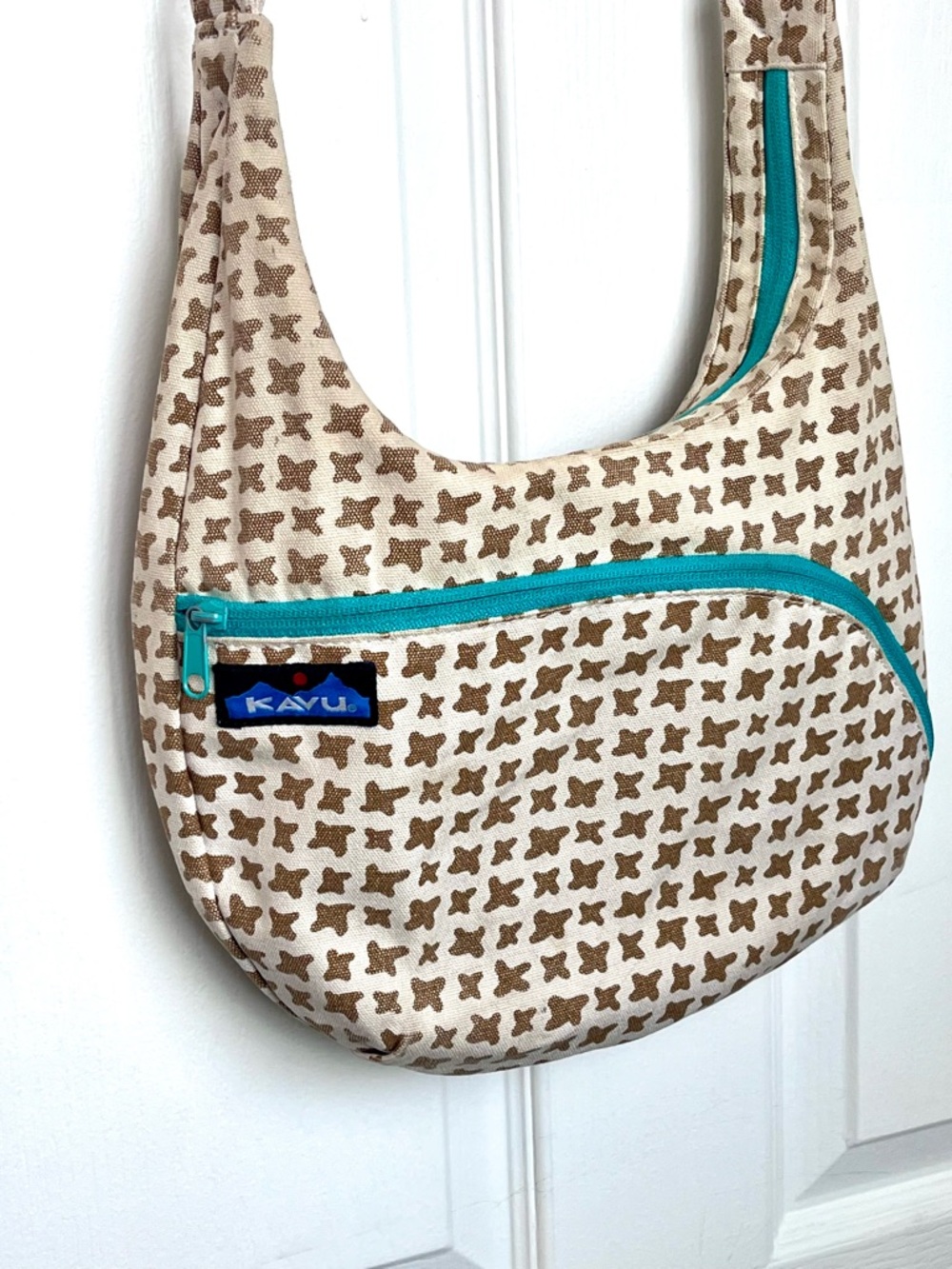 KAVU Sydney Satchel Canvas Crossbody Bag Adjustable Strap Turquoise Zipper